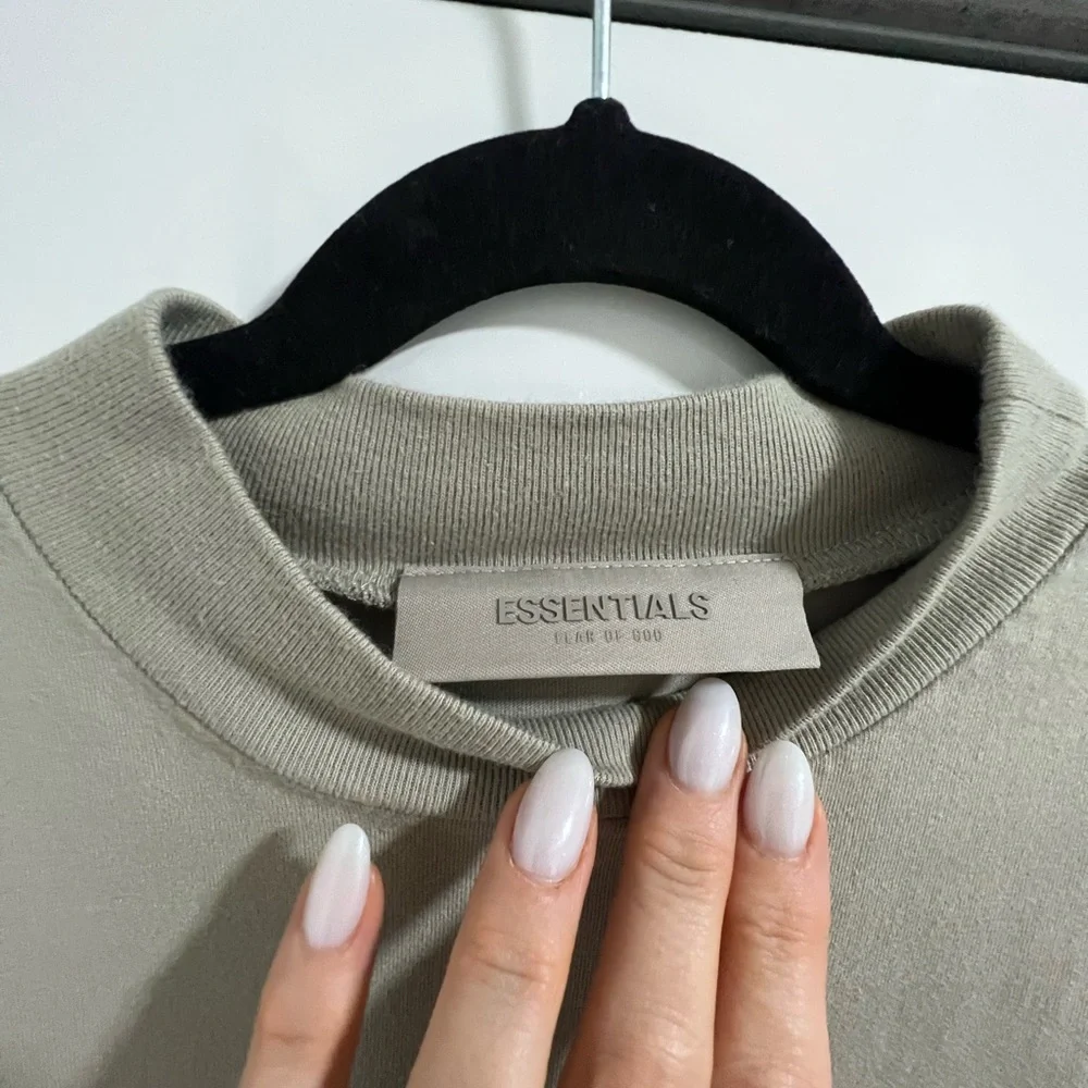 Essentials t-shirt - Picture 3 of 4